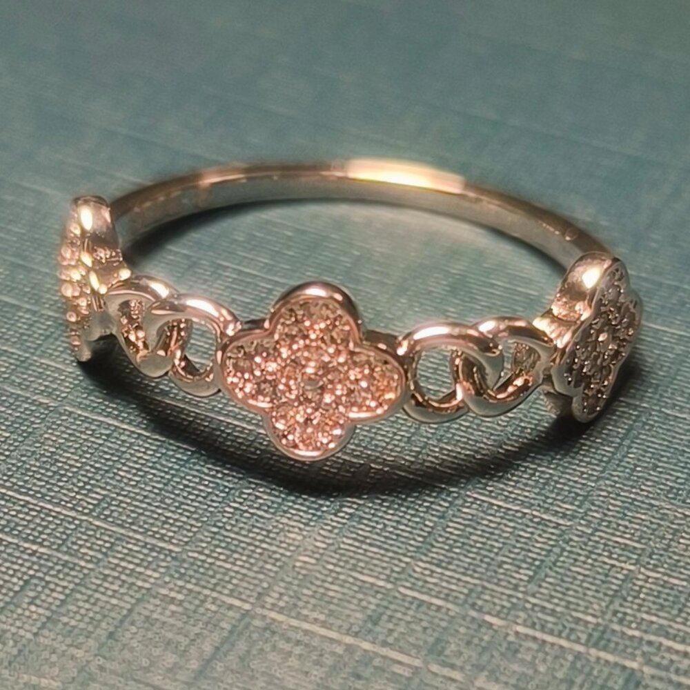 Elegant 925 Sterling Silvery Ring with Sparkling Cubic Zirconia Size 8
